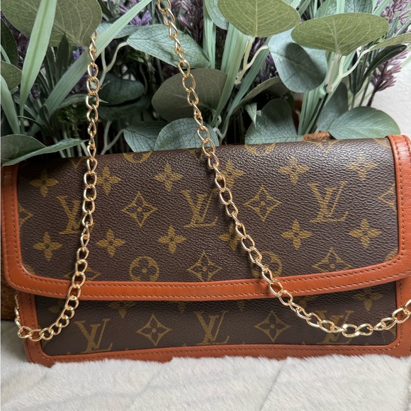 Louis Vuitton 1990 Monogram Pochette Dame PM Clutch Bag with chain